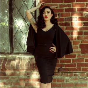 La Femme En Noir Drusilla Cape Dress in Black